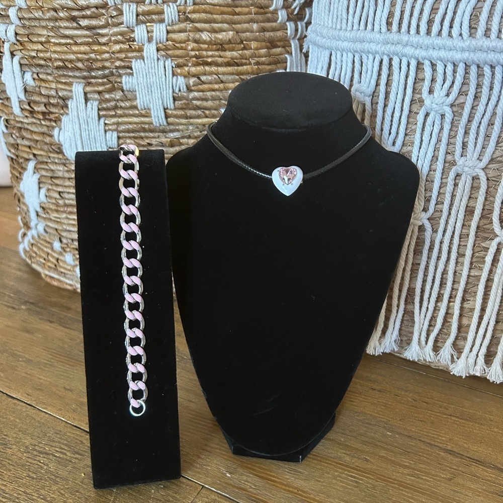 💖5 for $50💖UrbanOutfitters Pink Bundle of heart chocker and pink chunky bracelet